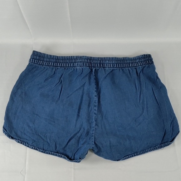 gap dolphin shorts